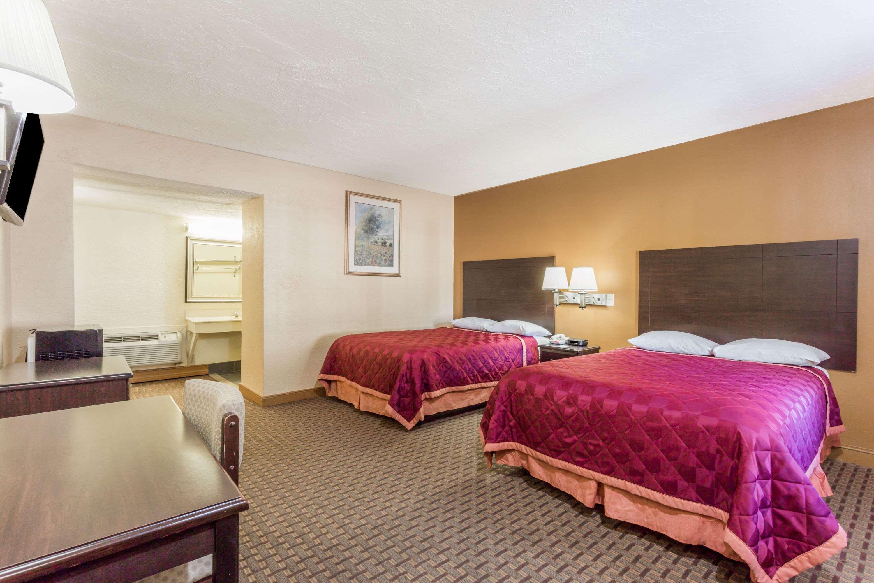 Knights Hotel 2*